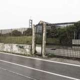 Il varco principale � costituito da un cancello arruginito che per� � chiuso: per fortuna accediamo all'interno attraversando un buco presente in un'inferriata a esso adiacente